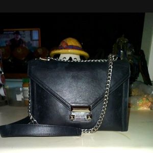 Mk authentic cross body purse in great condition.